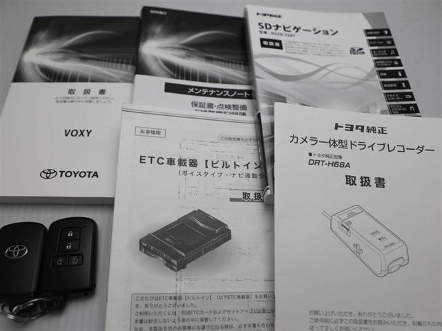 ヴォクシー ＺＳ　煌ＩＩＩ　プリクラッシュ　スマートキ　アイスト　ＤＶＤ再生機能　横滑り防止装置　ナビＴＶ　アルミ　三列シート　ＷＡＣ　盗難防止　オートエアコン　キーレス　ＥＴＣ装備　パワステ　メモリナビ　クルコン　ＡＢＳ（30枚目）