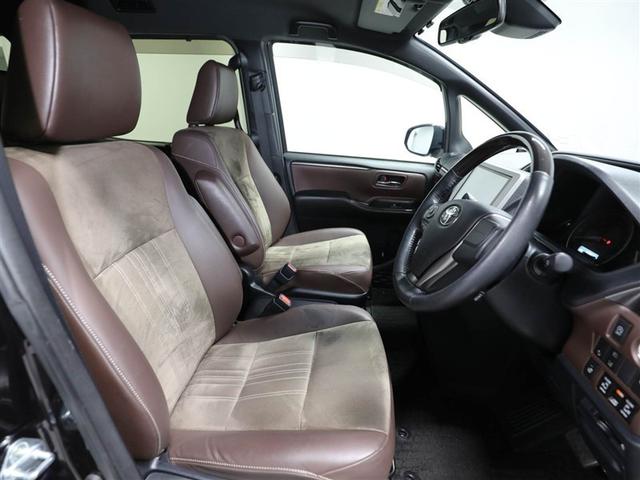 ゆったり室内で運転もしやすいです♪使い勝手の良い配置も考えられています！！