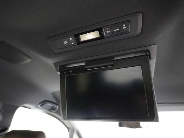 天井に後席テレビが装備されているので、リヤ席からのナビ＆ＴＶが楽しめます。お子様も飽きない楽しいドライブになります♪
