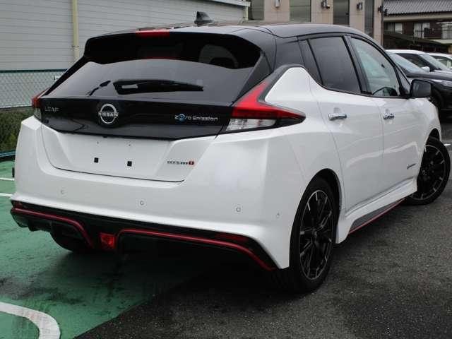 リーフ NISMO 踏み間違い防止 レーンキープアシスト クルーズコントロール スマートキー パーキングアシスト 寒冷地仕様 ETC車載器 アルミホイール キーレス オートエアコン メモリーナビ ナビTV 記録簿 ABS(2枚目)