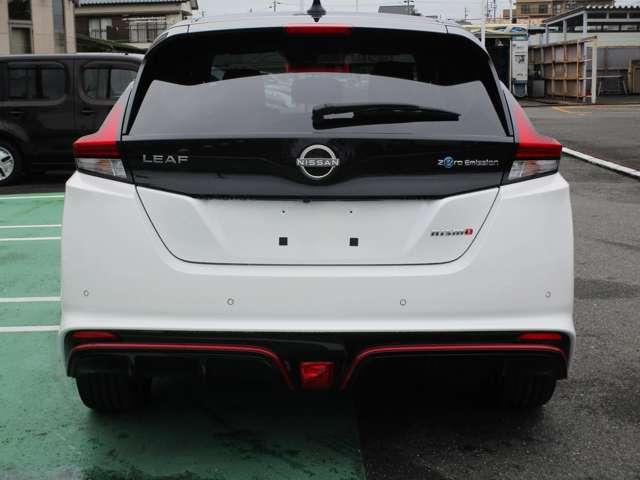 リーフ NISMO 踏み間違い防止 レーンキープアシスト クルーズコントロール スマートキー パーキングアシスト 寒冷地仕様 ETC車載器 アルミホイール キーレス オートエアコン メモリーナビ ナビTV 記録簿 ABS(5枚目)