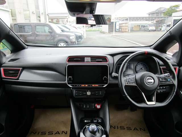 リーフ NISMO 踏み間違い防止 レーンキープアシスト クルーズコントロール スマートキー パーキングアシスト 寒冷地仕様 ETC車載器 アルミホイール キーレス オートエアコン メモリーナビ ナビTV 記録簿 ABS(11枚目)