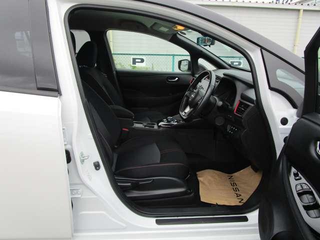 リーフ NISMO 踏み間違い防止 レーンキープアシスト クルーズコントロール スマートキー パーキングアシスト 寒冷地仕様 ETC車載器 アルミホイール キーレス オートエアコン メモリーナビ ナビTV 記録簿 ABS(12枚目)