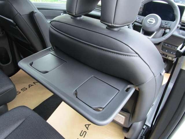 セレナ 1.4 e-4ORCE ハイウェイスターV レーンキープアシスト LED 寒冷地仕様 アラウンドモニター フルオートエアコン ETC 4WD 両側パワースライドドア インテリジェントクルーズ 踏み間違い衝突防止(16枚目)