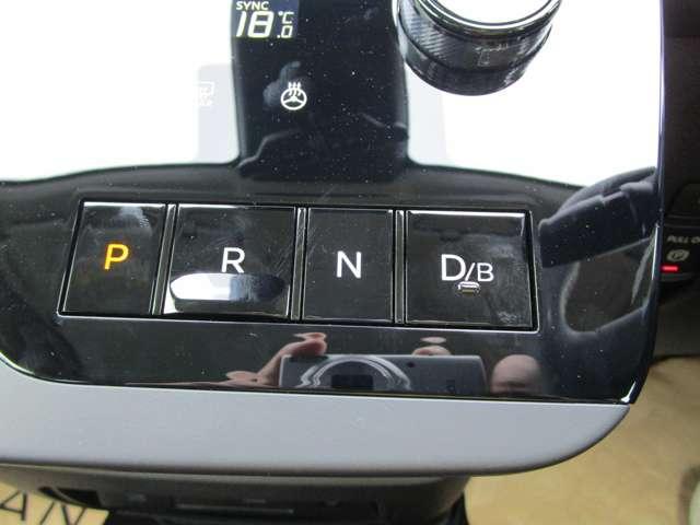 セレナ 1.4 e-4ORCE ハイウェイスターV レーンキープアシスト LED 寒冷地仕様 アラウンドモニター フルオートエアコン ETC 4WD 両側パワースライドドア インテリジェントクルーズ 踏み間違い衝突防止(18枚目)