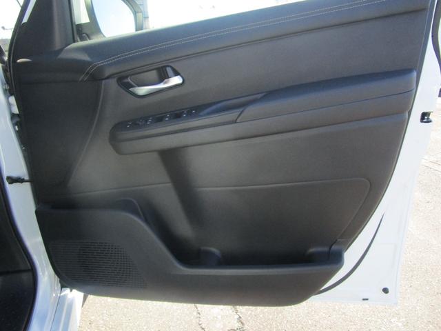 セレナ 1.4 e-4ORCE ハイウェイスターV レーンキープアシスト LED 寒冷地仕様 アラウンドモニター フルオートエアコン ETC 4WD 両側パワースライドドア インテリジェントクルーズ 踏み間違い衝突防止(35枚目)