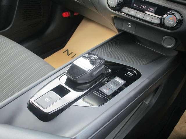 ノート 1.2 X 衝突被害軽減ブレ-キ 全方位カメラ ETC付 LEDヘッドライト レーンアシスト インテリジェントキー ドラレコ 整備記録簿 盗難防止システム ワンセグTV TVナビ メモリーナビ パワーウィンドウ(15枚目)