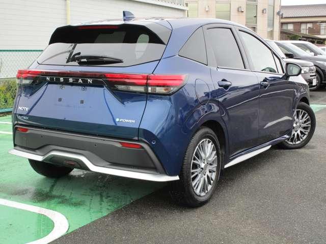 ノート AUTECH 全方位 衝突被害軽減装置 レーンキープ 寒冷地仕様 点検記録簿 LEDヘッド サイドカーテンエアバック インテリジェントキー ETC エアバッグ ナビ・TV メモリーナビ アルミホイール ワンセグ(2枚目)