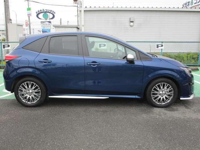 ノート AUTECH 全方位 衝突被害軽減装置 レーンキープ 寒冷地仕様 点検記録簿 LEDヘッド サイドカーテンエアバック インテリジェントキー ETC エアバッグ ナビ・TV メモリーナビ アルミホイール ワンセグ(7枚目)