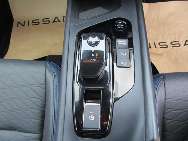 ノート AUTECH 全方位 衝突被害軽減装置 レーンキープ 寒冷地仕様 点検記録簿 LEDヘッド サイドカーテンエアバック インテリジェントキー ETC エアバッグ ナビ・TV メモリーナビ アルミホイール ワンセグ(14枚目)