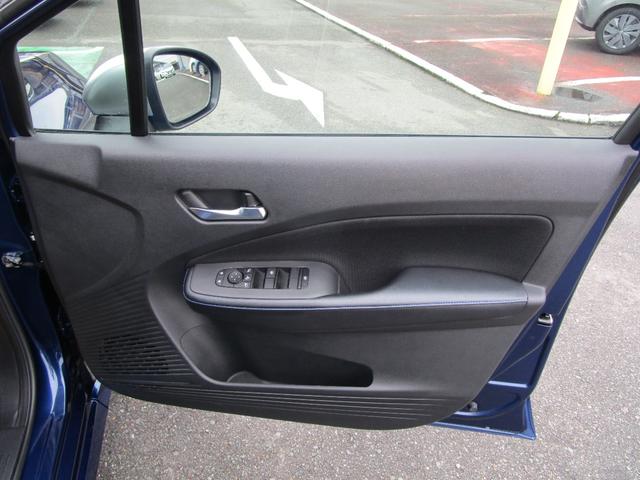 ノート AUTECH 全方位 衝突被害軽減装置 レーンキープ 寒冷地仕様 点検記録簿 LEDヘッド サイドカーテンエアバック インテリジェントキー ETC エアバッグ ナビ・TV メモリーナビ アルミホイール ワンセグ(27枚目)