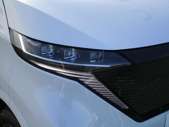 サクラ Ｘ　アラウンドビューモニター　アラウンドヴューモニター　運転席エアバック　ＡＡＣ　スマートキー　レーンアシスト　キーレスエントリー　パワーステアリング　ＡＢＳ　パワーウィンドウ　Ｗエアバッグ　前後踏み間違い防止　取説記録簿（8枚目）