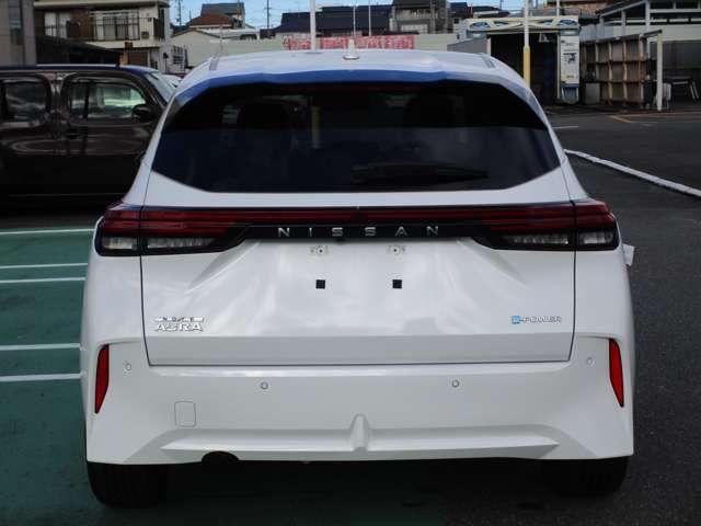 オーラ １．２　Ｇ　自動（被害軽減）ブレーキ　ＬＥＤ　ＬＫＡ　アルミホイール　インテリジェントキー　パワーウィンドウ　フルオートエアコン　キーレスエントリー　メモリーナビ　ナビＴＶ　記録簿　パワーステアリング　エアバッグ（7枚目）