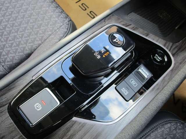 オーラ １．２　Ｇ　自動（被害軽減）ブレーキ　ＬＥＤ　ＬＫＡ　アルミホイール　インテリジェントキー　パワーウィンドウ　フルオートエアコン　キーレスエントリー　メモリーナビ　ナビＴＶ　記録簿　パワーステアリング　エアバッグ（18枚目）