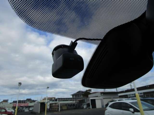 セレナ １．２　ｅ－ＰＯＷＥＲ　ハイウェイスターＶ　３６０°カメラ　エマジェンシーブレーキ　スマキー　ＬＥＤ　レーンアシスト　点検記録簿付　ＥＴＣ　ドラレコ　サイドカーテンエアバック　フルオートエアコン　アルミホイール　エアバック　メモリーナビ　ＡＢＳ（14枚目）