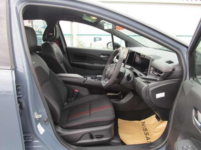 オーラ １．２　ＮＩＳＭＯ　エマブレ　ＥＴＣ　車線逸脱警報　ワンセグ　キーフリーシステム　ダブルエアバック　定期点検記録簿　アルミホイール　運転席エアバッグ　メモリーナビ　ナビＴＶ　ＡＢＳ　フルオートエアコン　パワーウィンドウ（4枚目）