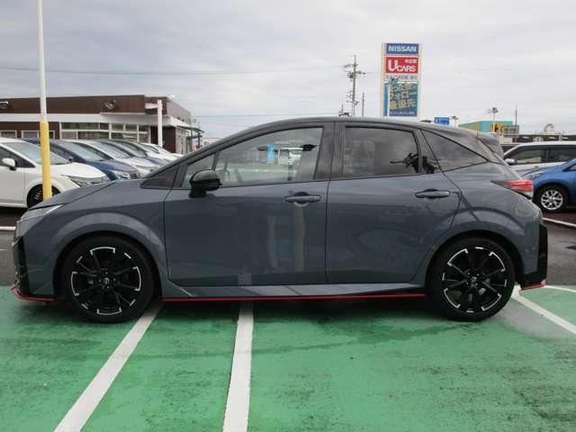 オーラ １．２　ＮＩＳＭＯ　エマブレ　ＥＴＣ　車線逸脱警報　ワンセグ　キーフリーシステム　ダブルエアバック　定期点検記録簿　アルミホイール　運転席エアバッグ　メモリーナビ　ナビＴＶ　ＡＢＳ　フルオートエアコン　パワーウィンドウ（6枚目）