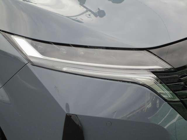 オーラ １．２　ＮＩＳＭＯ　エマブレ　ＥＴＣ　車線逸脱警報　ワンセグ　キーフリーシステム　ダブルエアバック　定期点検記録簿　アルミホイール　運転席エアバッグ　メモリーナビ　ナビＴＶ　ＡＢＳ　フルオートエアコン　パワーウィンドウ（8枚目）