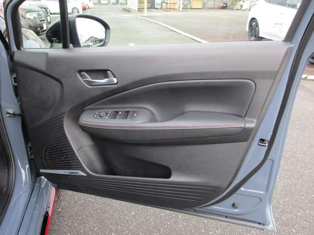 オーラ １．２　ＮＩＳＭＯ　エマブレ　ＥＴＣ　車線逸脱警報　ワンセグ　キーフリーシステム　ダブルエアバック　定期点検記録簿　アルミホイール　運転席エアバッグ　メモリーナビ　ナビＴＶ　ＡＢＳ　フルオートエアコン　パワーウィンドウ（15枚目）