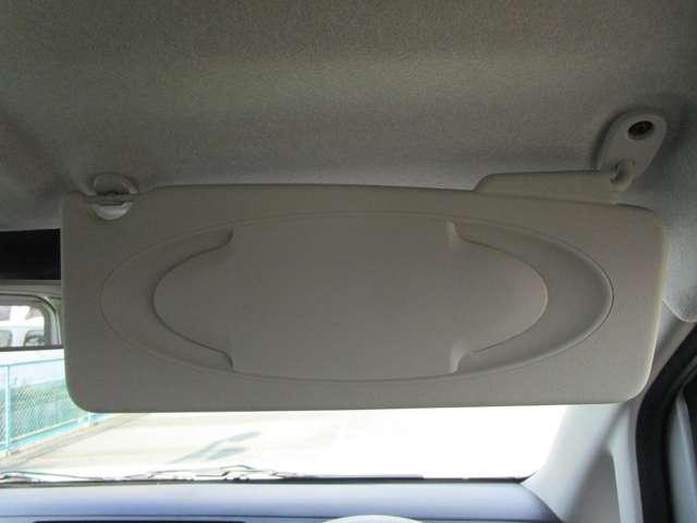 �T���o�C�U�[�ɂ̓J�[�h�����E�ɓ����܂��B