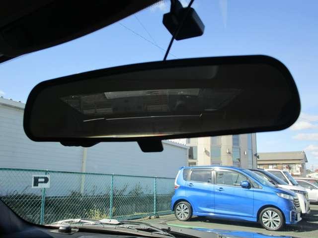 �o�b�N�~���[�Ō��̏󋵂�������܂��B