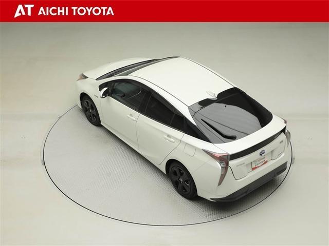 プリウス Ａツーリングセレクション　ＬＥＤヘットランプ　インテリジェントクリアランスソナー　ワンオーナー車　地デジＴＶ　ＴＶナビ　オートクルーズ　ＡＷ　オートエアコン　ＡＢＳ　キーレスキー　４ＷＤ　サイドエアバッグ　スマートキー　ＥＴＣ（12枚目）