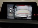 パノラミックビューモニターを装備。駐車場や交差点でクルマを真上から見るように周囲を確認できます。機能の詳細は販売店スタッフまでおたずねください。