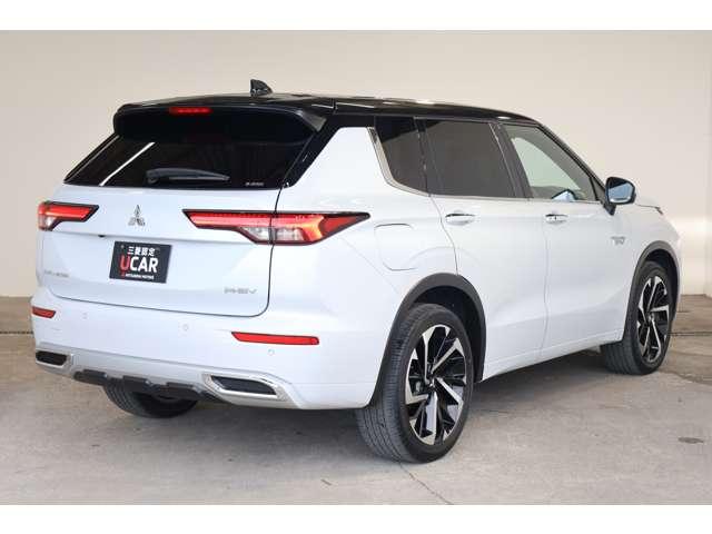 アウトランダーＰＨＥＶ Ｐ　電動パノラマサンルーフ・全周囲カメラ　パノラマガラスルーフ　フルセグ　ＬＥＤヘッド　パワーシート　４ＷＤ　クルーズコントロール　シートヒーター　メモリーナビ　アルミ　寒冷地仕様　３列シート　エアバッグ（2枚目）