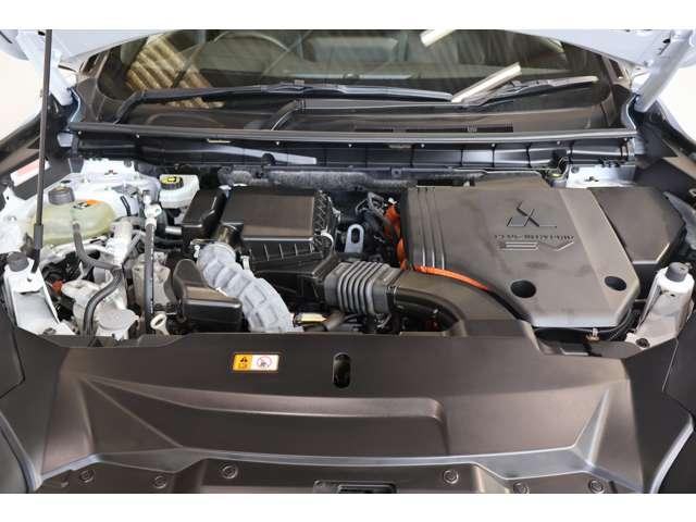 アウトランダーＰＨＥＶ Ｐ　電動パノラマサンルーフ・全周囲カメラ　パノラマガラスルーフ　フルセグ　ＬＥＤヘッド　パワーシート　４ＷＤ　クルーズコントロール　シートヒーター　メモリーナビ　アルミ　寒冷地仕様　３列シート　エアバッグ（17枚目）
