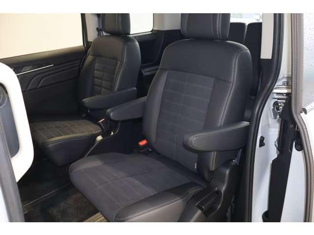 デリカD:5 シャモニー 11型ナビ・フルセグTV・バックカメラ アイドリングS アクティブクルーズコントロール イモビ 衝突被害軽減装置 Bモニター 助手席エアバッグ 地デジTV 電動リアゲート 4WD 記録簿 シートH(5枚目)