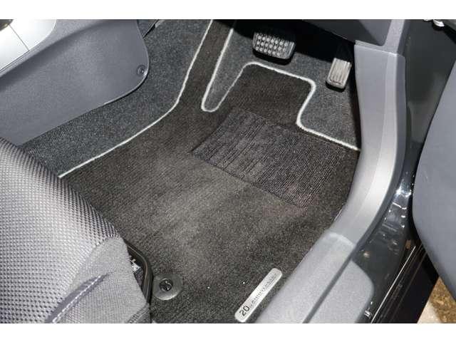 コペン エクスプレイ　ディスプレイオーディオ・バックカメラ　シ－トヒ－タ－　イモビライザー　パワステ　スマキー　オートエアコン　キーフリー　デュアルエアバッグ　ＬＥＤヘッドランプ　パワーウィンドウ　ＡＢＳ　横滑り防止（13枚目）