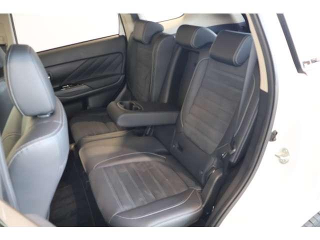 アウトランダーPHEV Gセーフティパッケージ メモリーナビ・フルセグTV・全周囲カメラ リアカメラ クルーズコントロール シートH メモリーナビ付き 電動パワーシート 切替4WD ナビTV イモビライザー 横滑り防止装置 スマートキー ETC(5枚目)