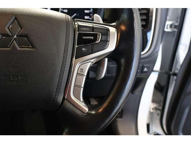 アウトランダーPHEV Gセーフティパッケージ メモリーナビ・フルセグTV・全周囲カメラ リアカメラ クルーズコントロール シートH メモリーナビ付き 電動パワーシート 切替4WD ナビTV イモビライザー 横滑り防止装置 スマートキー ETC(9枚目)