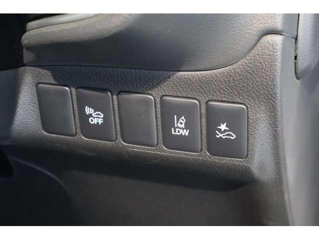 アウトランダーPHEV Gセーフティパッケージ メモリーナビ・フルセグTV・全周囲カメラ リアカメラ クルーズコントロール シートH メモリーナビ付き 電動パワーシート 切替4WD ナビTV イモビライザー 横滑り防止装置 スマートキー ETC(11枚目)