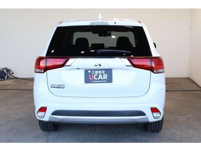 アウトランダーPHEV Gセーフティパッケージ メモリーナビ・フルセグTV・全周囲カメラ リアカメラ クルーズコントロール シートH メモリーナビ付き 電動パワーシート 切替4WD ナビTV イモビライザー 横滑り防止装置 スマートキー ETC(16枚目)