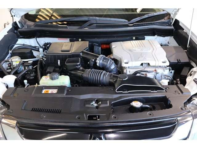 アウトランダーPHEV Gセーフティパッケージ メモリーナビ・フルセグTV・全周囲カメラ リアカメラ クルーズコントロール シートH メモリーナビ付き 電動パワーシート 切替4WD ナビTV イモビライザー 横滑り防止装置 スマートキー ETC(17枚目)