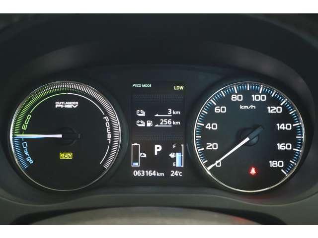 アウトランダーPHEV Gセーフティパッケージ メモリーナビ・フルセグTV・全周囲カメラ リアカメラ クルーズコントロール シートH メモリーナビ付き 電動パワーシート 切替4WD ナビTV イモビライザー 横滑り防止装置 スマートキー ETC(20枚目)