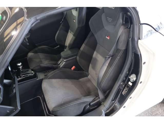 コペン ＧＲ　スポーツ　メモリーナビ・フルセグＴＶ・バックカメラ　スマートキープッシュスタート　盗難防止装置　Ａストップ　ＡＡＣ　シ－トヒ－タ－　地デジフルセグ　横滑り防止機能　メモリーナビゲーション　パワーウィンドー（4枚目）