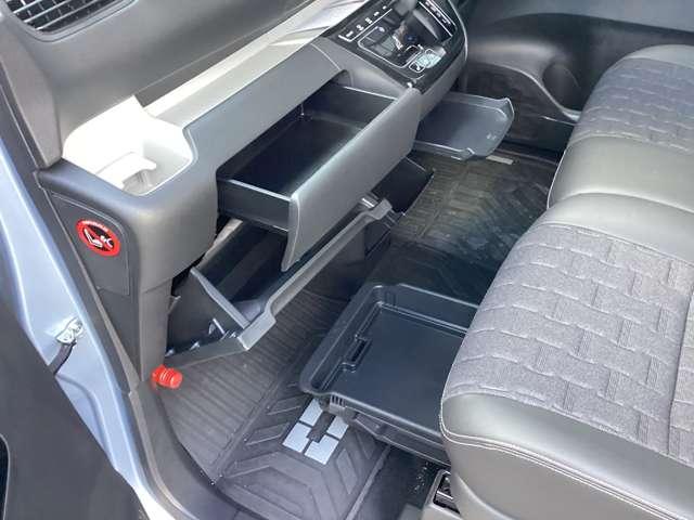 デリカミニ Ｇ　９型ナビ・フルセグＴＶ・バックカメラ　ｅ－Ａｓｓｉｓｔ　キーレス　禁煙　シートヒーター　バックモニター　スマートキー　カーテンエアバッグ　フルオートエアコン　盗難防止　ＡＢＳ　ベンチシート　横滑り防止（13枚目）