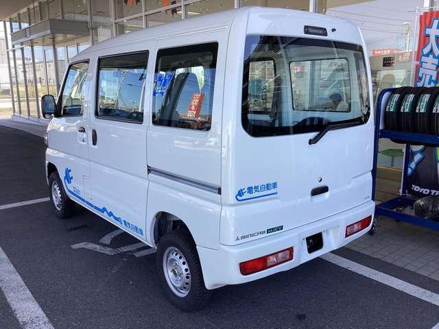 ミニキャブ・ミーブ ＣＤ　１６．０ｋｗｈ　４シーター　シートヒーター・パワステ　両側スライド　ワンオーナー車　禁煙　パワーステアリング　シートヒーター　横滑り防止　寒冷地仕様　エアコン　助手席エアバッグ　ＡＢＳ　エアバック　前席パワーウインドウ（2枚目）