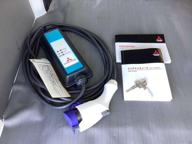 ミニキャブ・ミーブ ＣＤ　１６．０ｋｗｈ　４シーター　シートヒーター・パワステ　両側スライド　ワンオーナー車　禁煙　パワーステアリング　シートヒーター　横滑り防止　寒冷地仕様　エアコン　助手席エアバッグ　ＡＢＳ　エアバック　前席パワーウインドウ（17枚目）