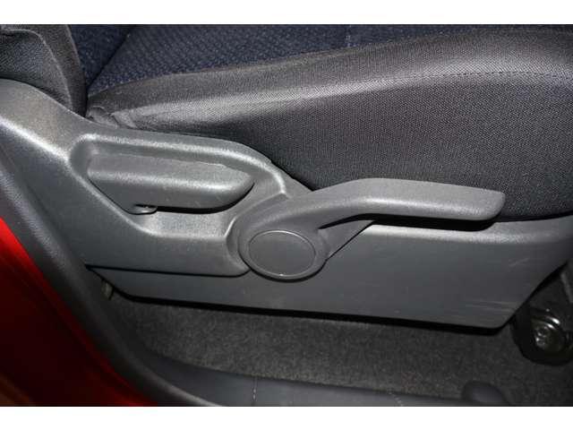 �^�]�Ȃɂ̓��o�[�ŃV�[�g�����𒲐߂ł���n�C�g�A�W���X�^�[�𑕔����A�̊i�ɍ��킹���œK�ȃ|�W�V������ݒ�ł��܂��B