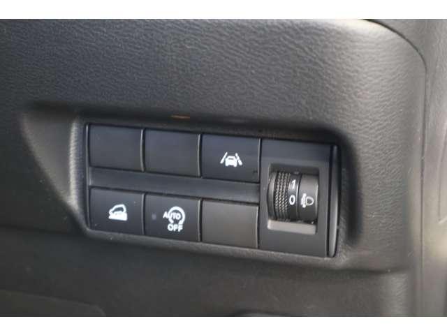 �q���f�B�Z���g�R���g���[���������A�E�g�h�A�̌������X�΂͂������A���̒��ԏ�̋}�ȃX���[�v�Ȃǂ�����Ƃ��A�u���[�L�𐧌䂵�Ďԑ����S�`�Q�O�����^���͈̔͂ŃR���g���[���B�n���h������ɏW���ł��܂��B