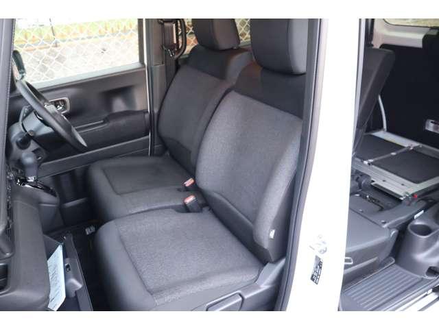 Ｎ－ＢＯＸカスタム ベースグレード　メモリーナビ・フルセグＴＶ・バックカメラ　Ｐソナー　ナビテレビ　ＥＴＣ装備　定期点検記録簿　地デジ対応　サイドエアバック　Ｓヒータ　スマートキー＆プッシュスタート　横滑り防止　ＬＥＤヘッド　メモリナビ（4枚目）