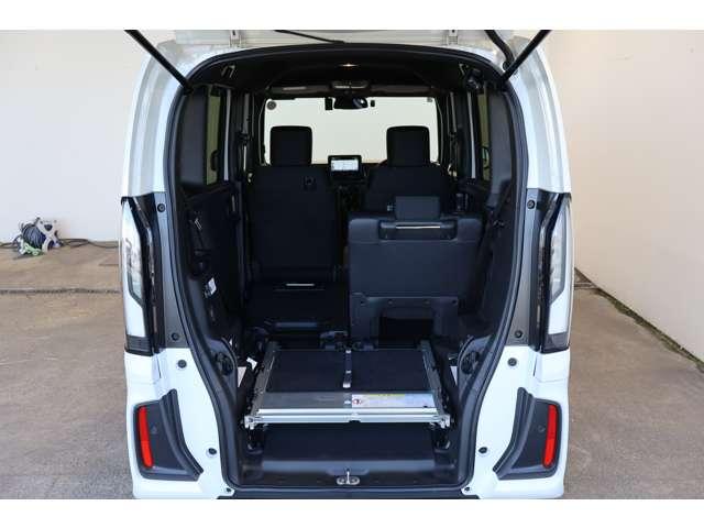 Ｎ－ＢＯＸカスタム ベースグレード　メモリーナビ・フルセグＴＶ・バックカメラ　Ｐソナー　ナビテレビ　ＥＴＣ装備　定期点検記録簿　地デジ対応　サイドエアバック　Ｓヒータ　スマートキー＆プッシュスタート　横滑り防止　ＬＥＤヘッド　メモリナビ（6枚目）