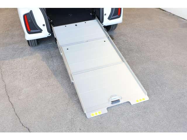 Ｎ－ＢＯＸカスタム ベースグレード　メモリーナビ・フルセグＴＶ・バックカメラ　Ｐソナー　ナビテレビ　ＥＴＣ装備　定期点検記録簿　地デジ対応　サイドエアバック　Ｓヒータ　スマートキー＆プッシュスタート　横滑り防止　ＬＥＤヘッド　メモリナビ（7枚目）