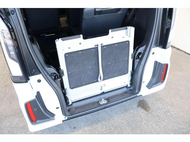 Ｎ－ＢＯＸカスタム ベースグレード　メモリーナビ・フルセグＴＶ・バックカメラ　Ｐソナー　ナビテレビ　ＥＴＣ装備　定期点検記録簿　地デジ対応　サイドエアバック　Ｓヒータ　スマートキー＆プッシュスタート　横滑り防止　ＬＥＤヘッド　メモリナビ（8枚目）