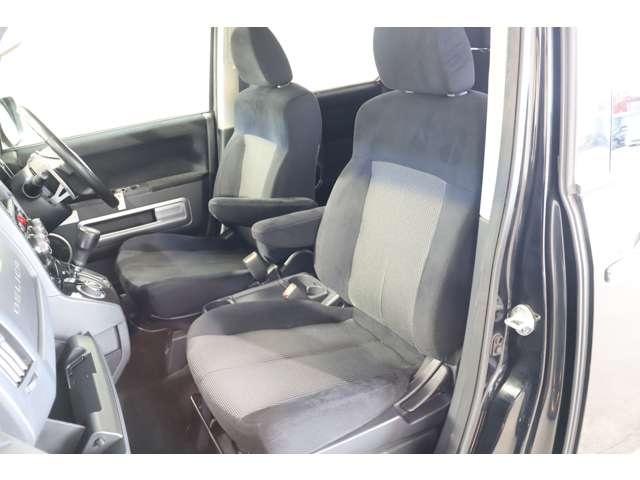 デリカＤ：５ ローデスト　Ｇ　プレミアム　メモリーナビ・フルセグＴＶ・バックカメラ　スマートキ　両側パワースライドドア　オートクルーズコントロール　アルミホイール　横滑り防止装置　３列シート　４ＷＤ　バックカメラ　ＥＴＣ　オートエアコン（4枚目）