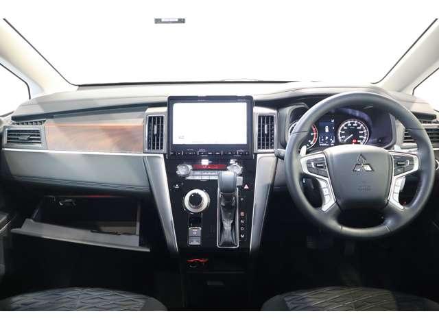 デリカＤ：５ Ｐ　メモリーナビ・フルセグＴＶ・全周囲カメラ　パノラマモニター　アイドリングストップ車　パワートランク　両側パワスライドドア　クルコン付き　メモリ－ナビ　アルミ　ターボモデル　シートヒータ　記録簿付　３列（3枚目）