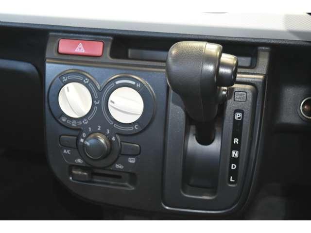 アルト L CDオーディオ Sエネチャージ ダブルエアバッグ 横滑防止装置 全席パワーウインドウ シートヒータ キーレスエントリーキー AC パワステ 運転席エアバッグ ABS(9枚目)